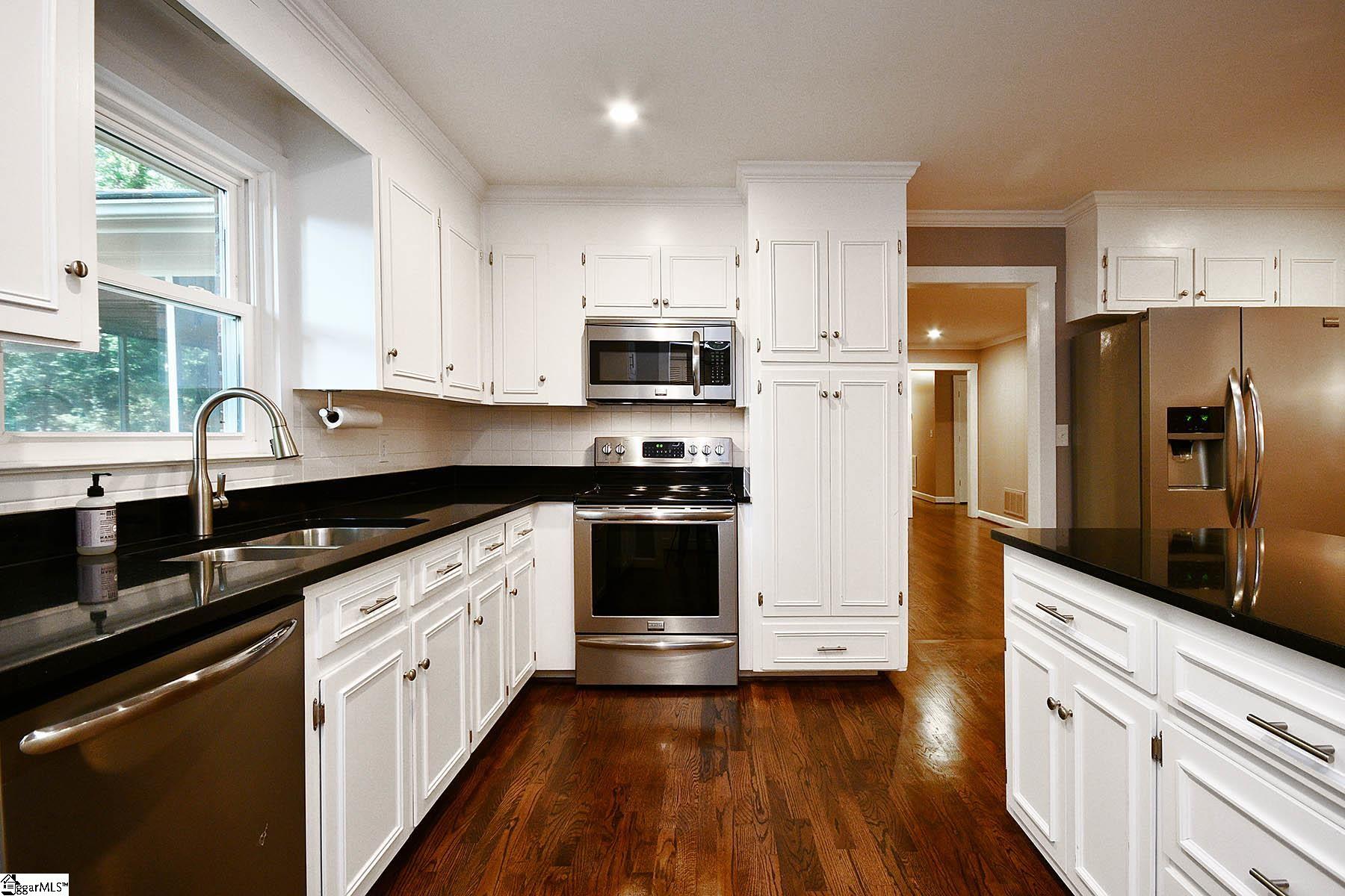 114 Wallingford Road Greenville, SC 29609 - Photo 7 of 35 Gallery Image 7