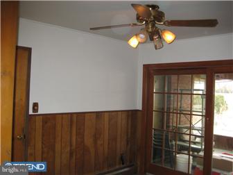 33 Cinnamon Road Levittown, PA 19057 - Photo 3 of 12 Dining Room