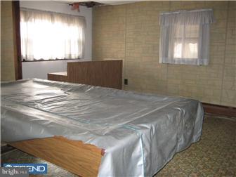 33 Cinnamon Road Levittown, PA 19057 - Photo 6 of 12 Family Room