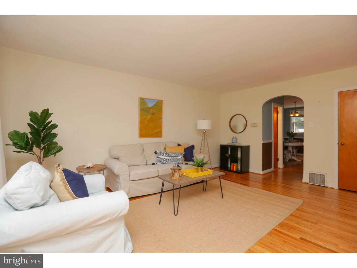 8053 Winston Road Philadelphia, PA 19118 - Photo 3 of 25 Living Room