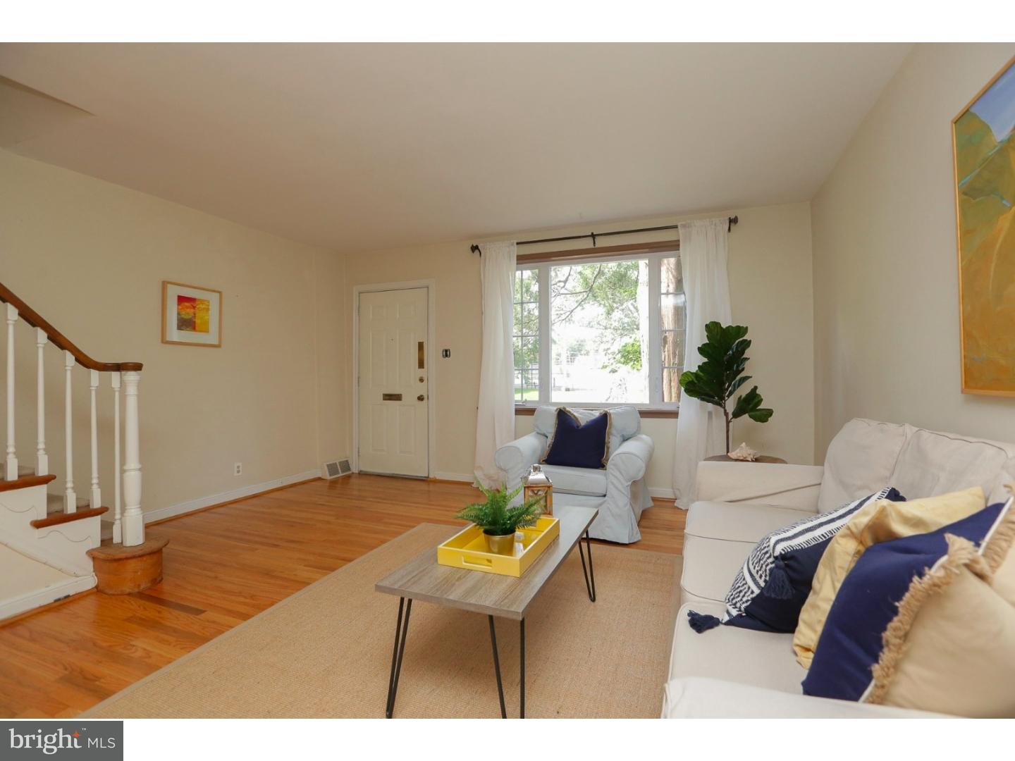 8053 Winston Road Philadelphia, PA 19118 - Photo 4 of 25 Living Room