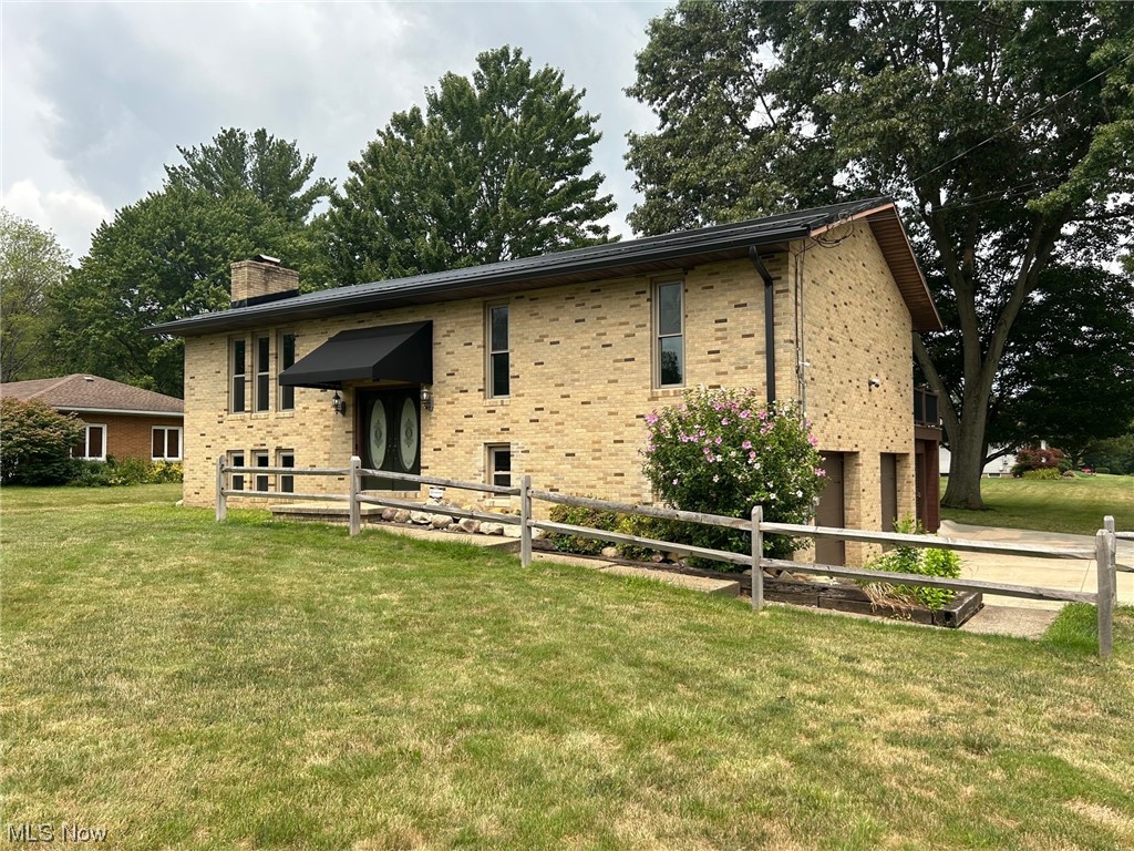 2857 Sweitzer Road Uniontown, OH 44685 - Photo 2 of 28