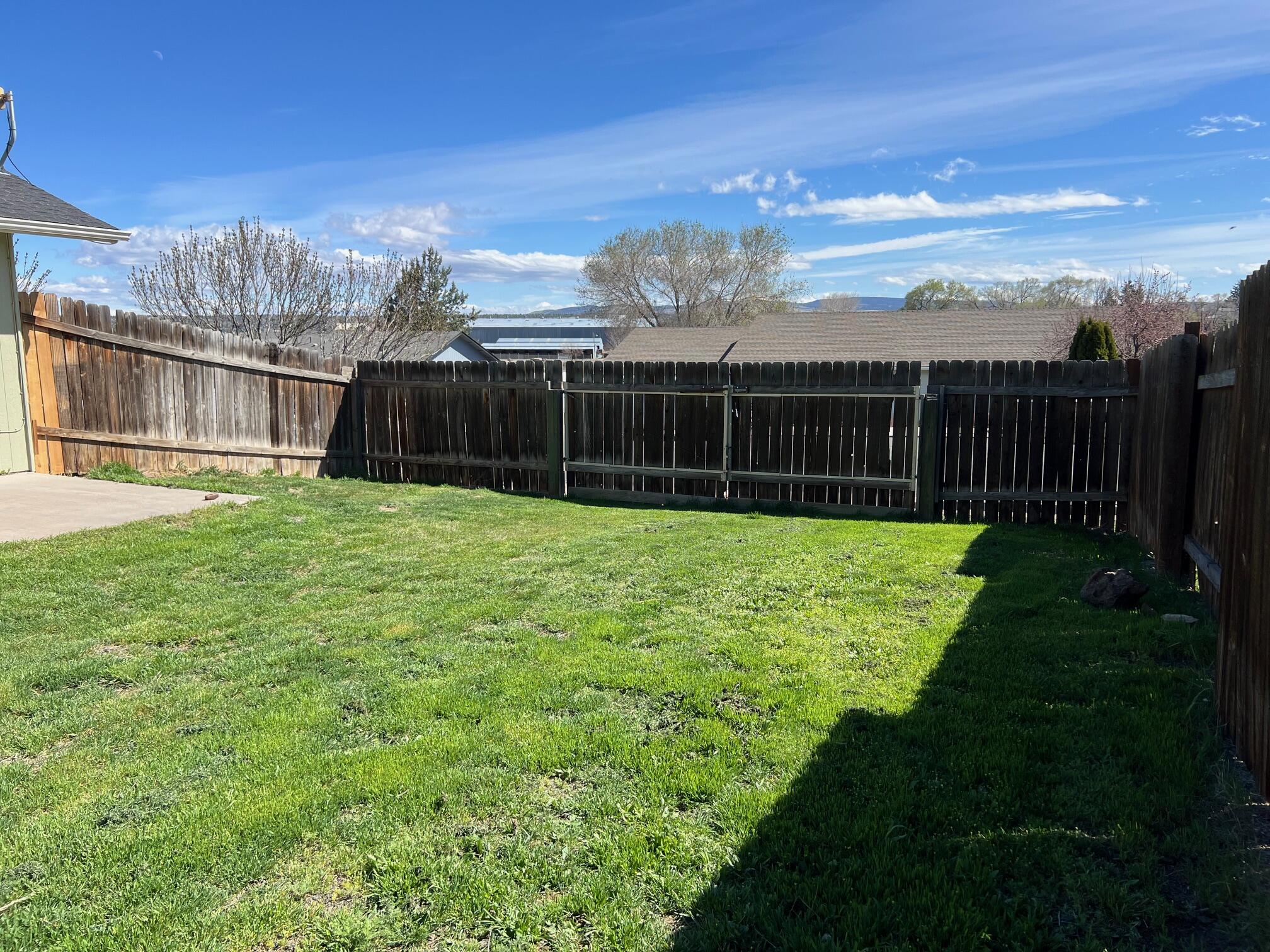 629 Deer Ridge Court Madras, OR 97741 - Photo 35 of 39 a view of a yard with a wooden fence