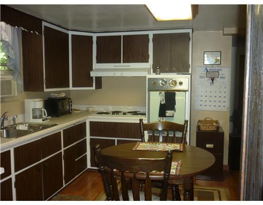 925 Mason Road Tarentum, PA 15084 - Photo 6 of 8 Kitchen.