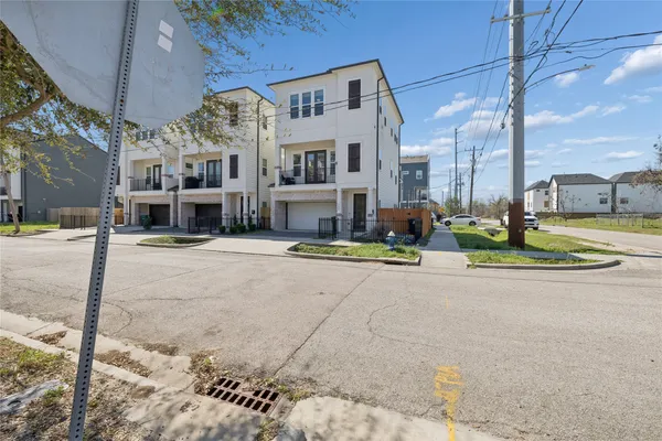 $2,800 | 2604 McIlhenny Street, Houston, TX 77004