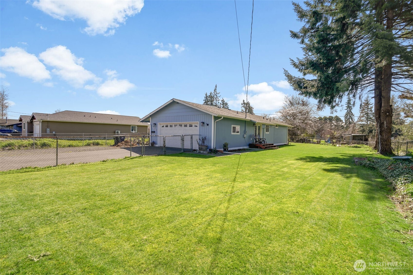 209 West Scott Street Aberdeen, WA 98520 - Photo 23 of 26 a front view of house with a garden