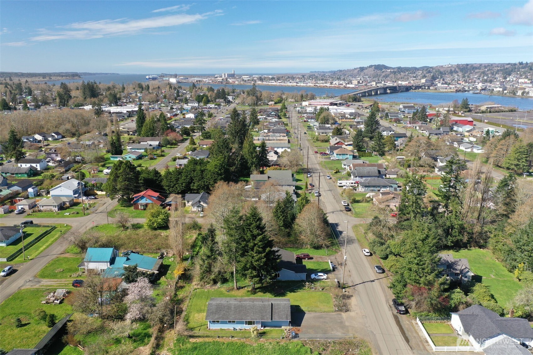 209 West Scott Street Aberdeen, WA 98520 - Photo 25 of 26 an aerial view of multiple house