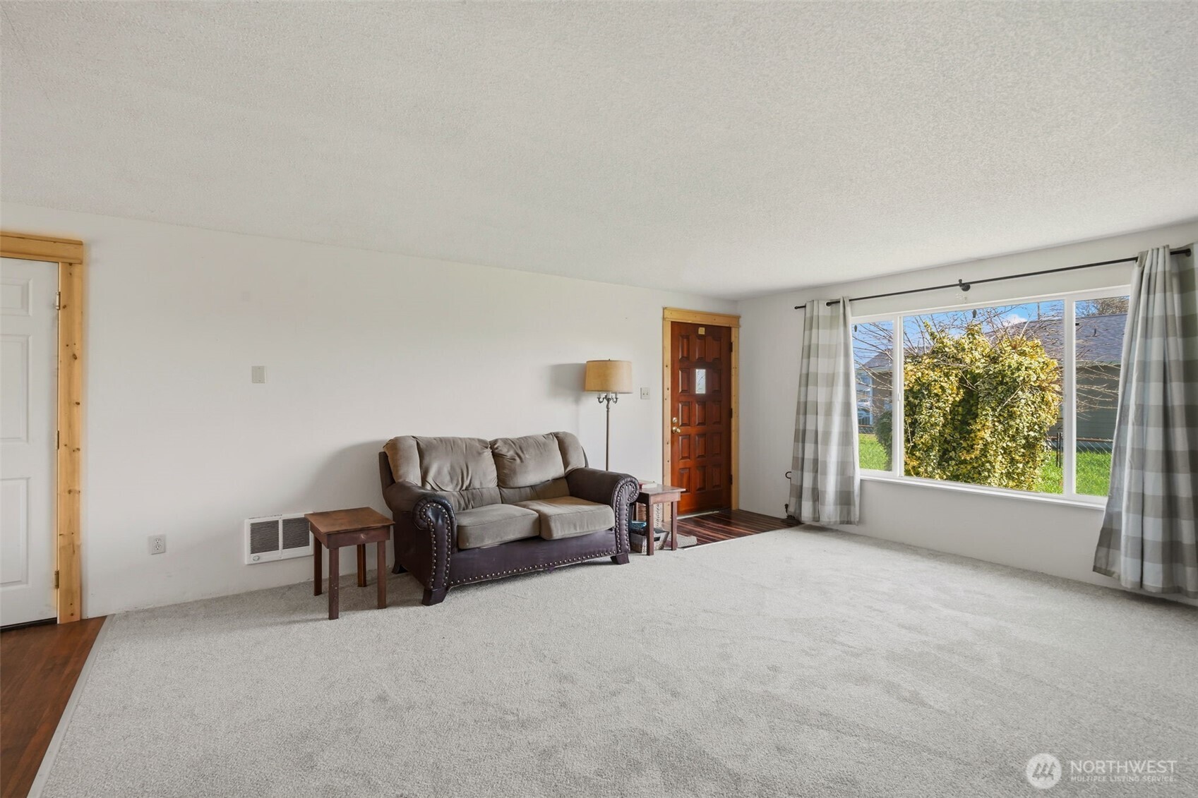 209 West Scott Street Aberdeen, WA 98520 - Photo 7 of 26 a view of a livingroom with furniture and floor to ceiling window