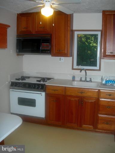 1331 Brook Road Catonsville, MD 21228 - Photo 3 of 9 Kitchen