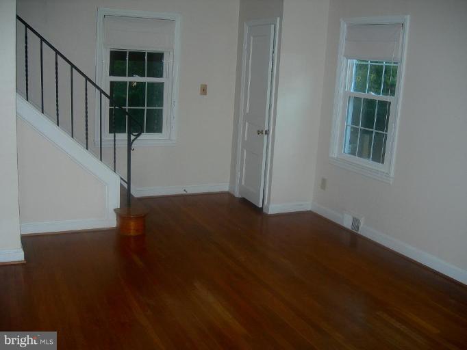 1331 Brook Road Catonsville, MD 21228 - Photo 5 of 9 Living Room
