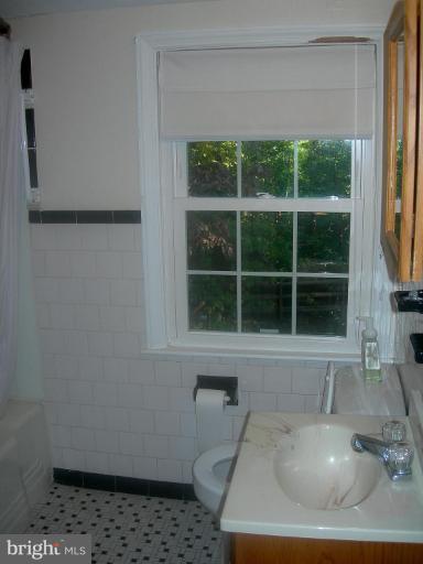 1331 Brook Road Catonsville, MD 21228 - Photo 9 of 9 Bath #1