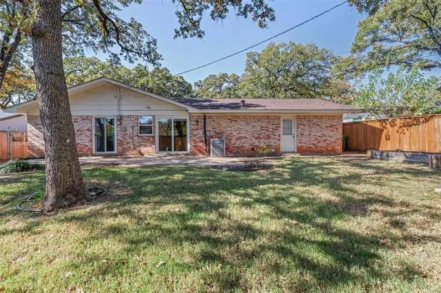 $299,500 | 49 Coffee Tavern Road, Bedford, TX 76022