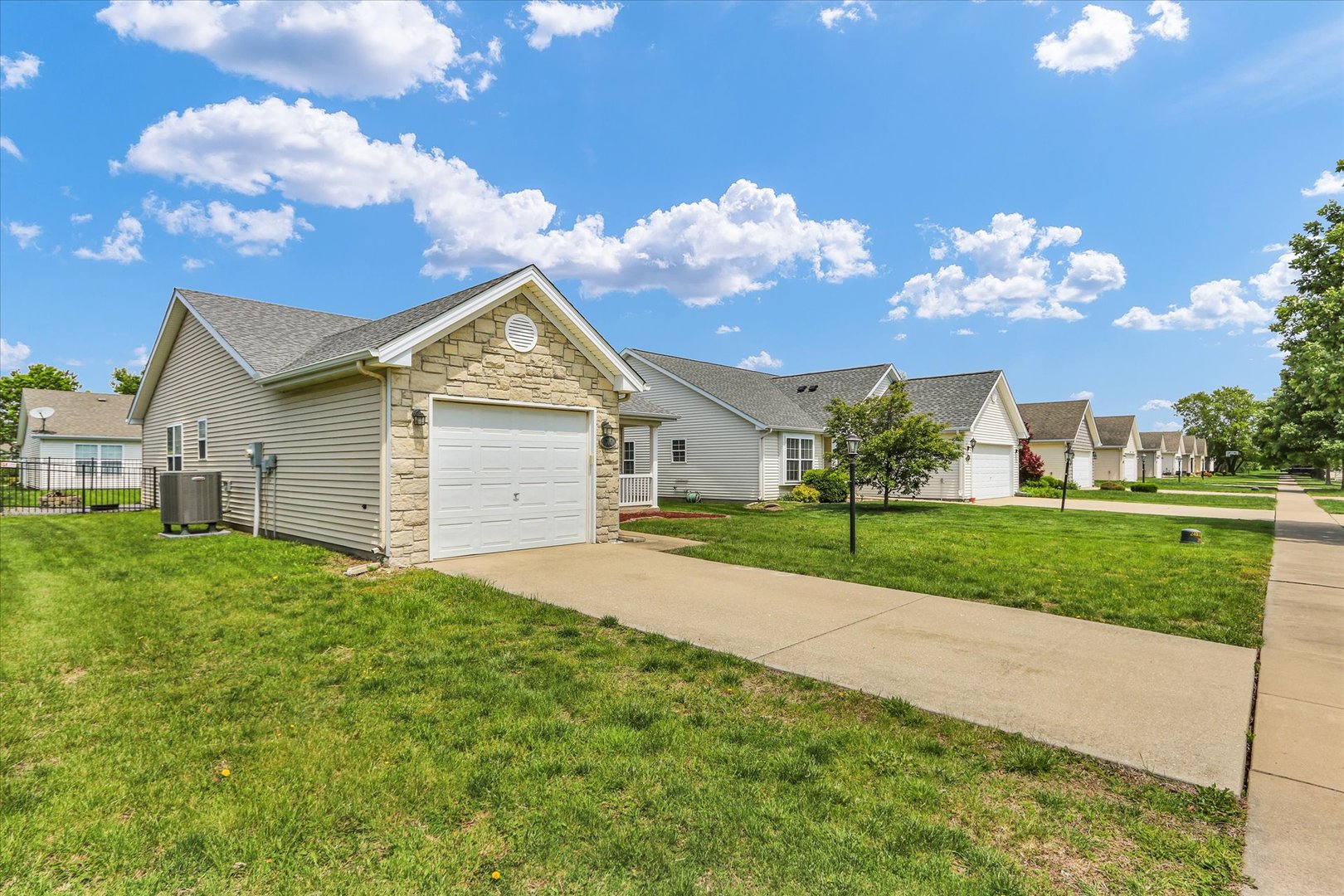 706 Corey Lane Champaign, IL 61822 - Photo 7 of 28