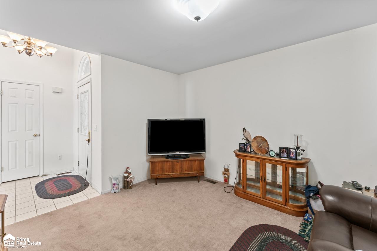 5804 South County Line Road Durand, MI 48429 - Photo 11 of 39 50164392-fa3f8e8b-dc9d-429e-ae49-434c534eb091.JPG