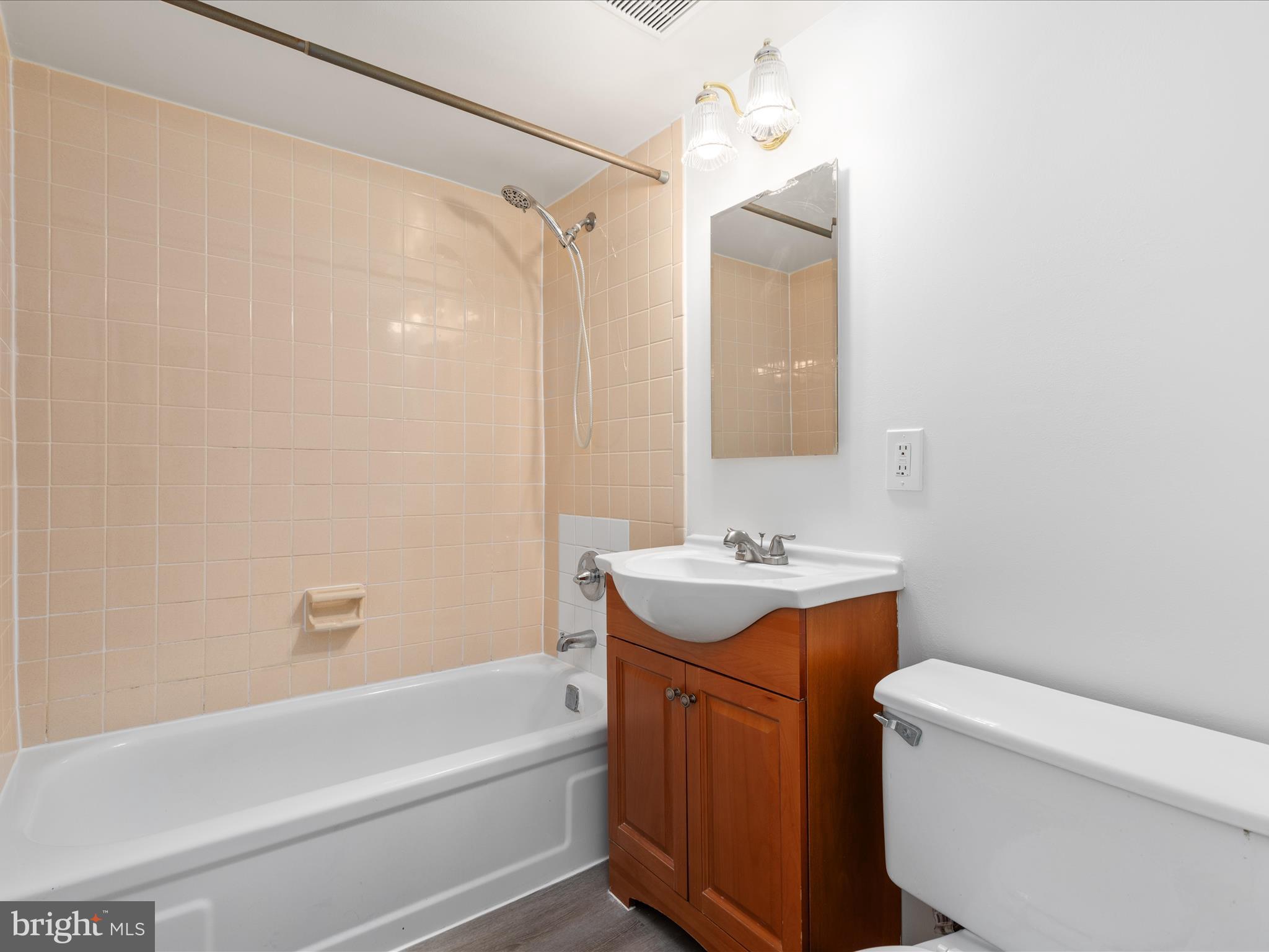 2321 Freetown Court, Unit 2B Reston, VA 20191 - Photo 14 of 25 2E6A7435 copy_2321 Freetown Ct _2B - Lisa Bradford