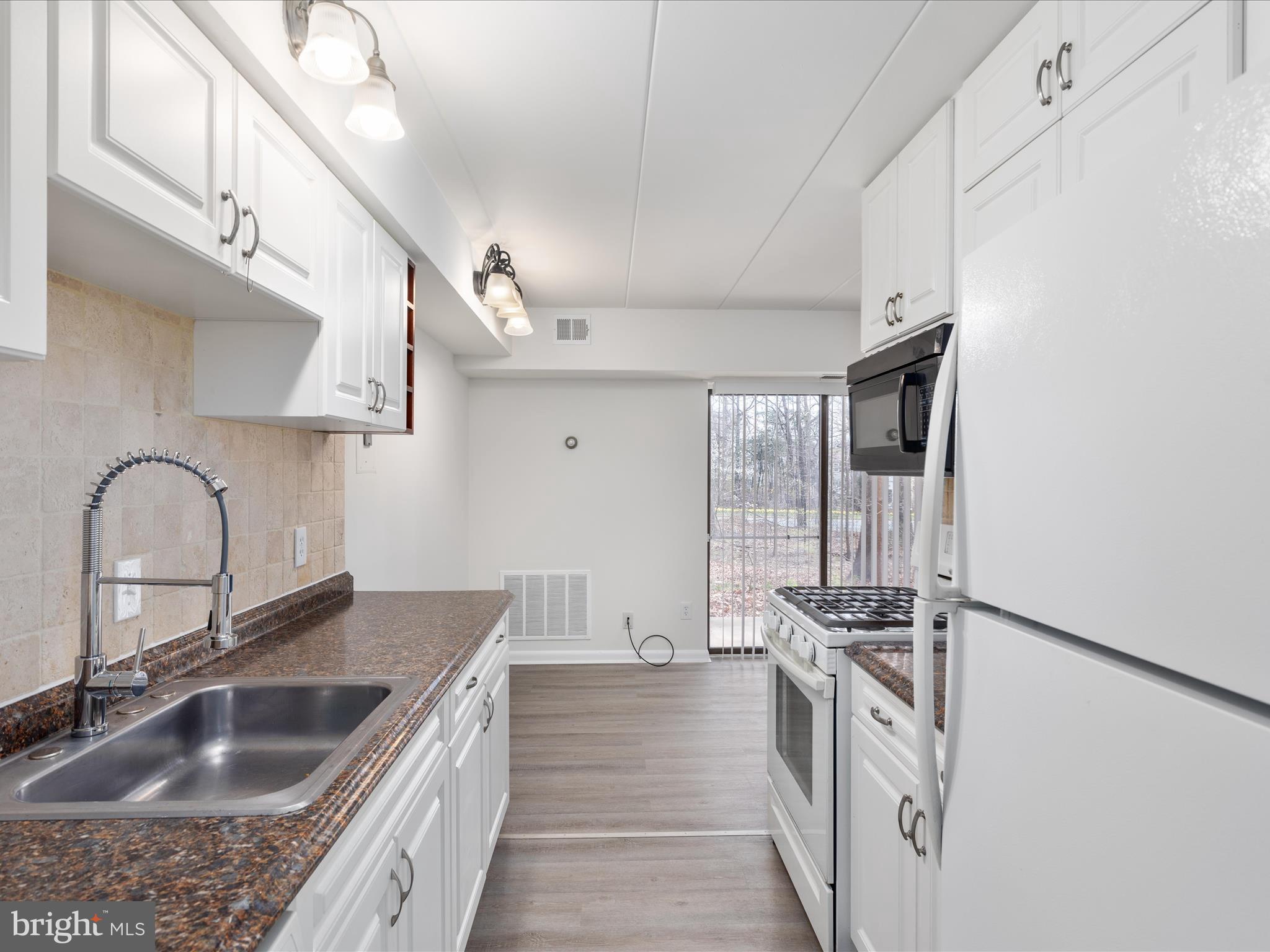 2321 Freetown Court, Unit 2B Reston, VA 20191 - Photo 7 of 25 2E6A7483 copy_2321 Freetown Ct _2B - Lisa Bradford