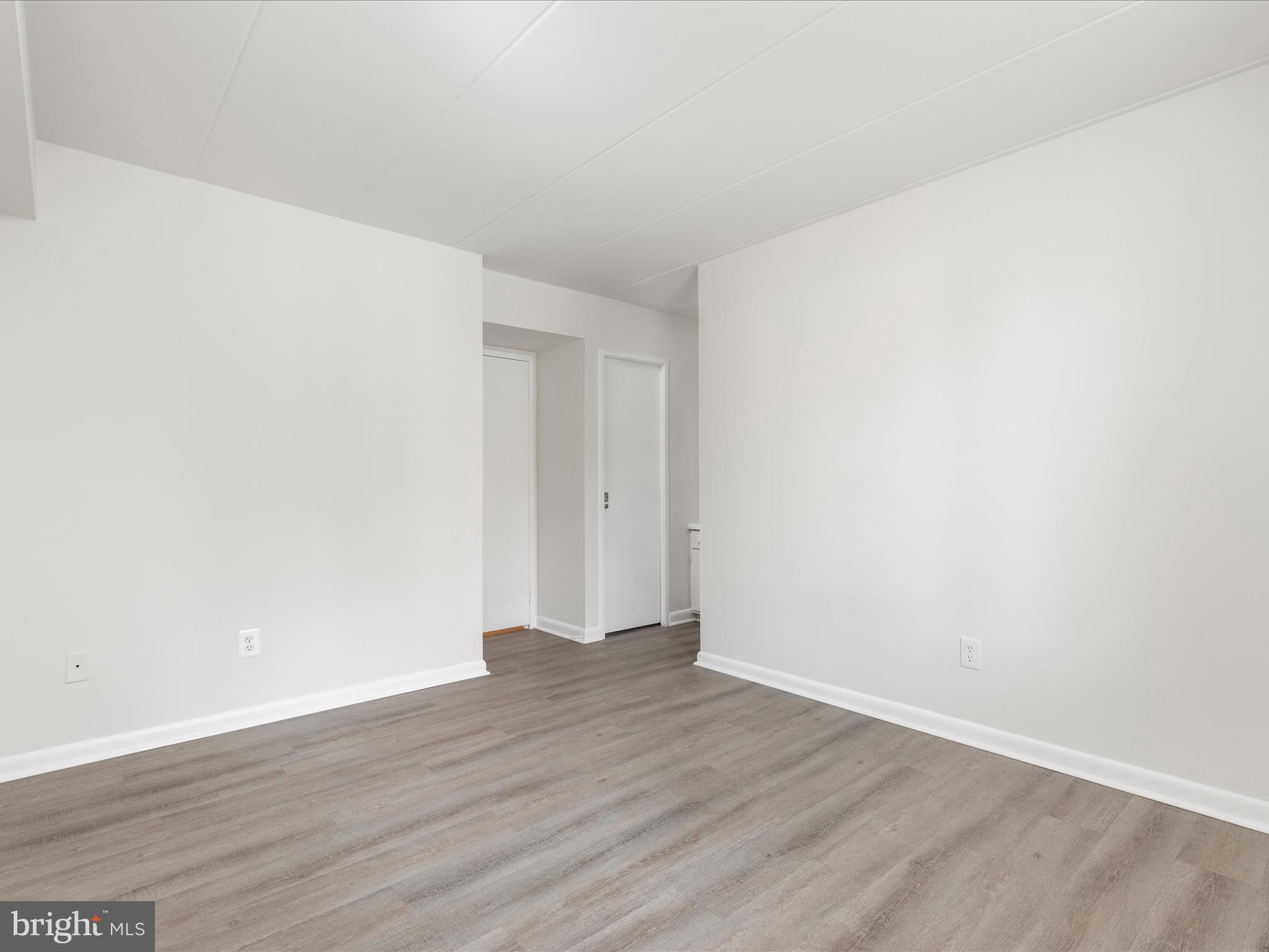 2321 Freetown Court, Unit 2B Reston, VA 20191 - Photo 9 of 25 2E6A7450 copy_2321 Freetown Ct _2B - Lisa Bradford
