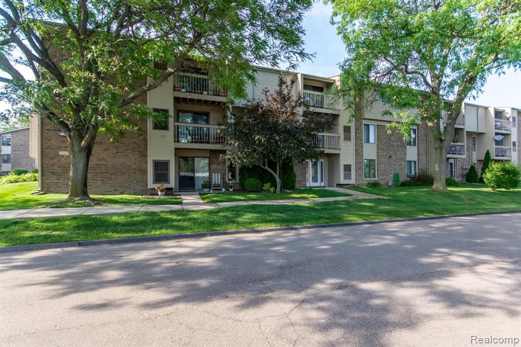 30445 West 14 Mile Road, Unit 67 Farmington Hills, MI 48334 - Photo 1 of 16