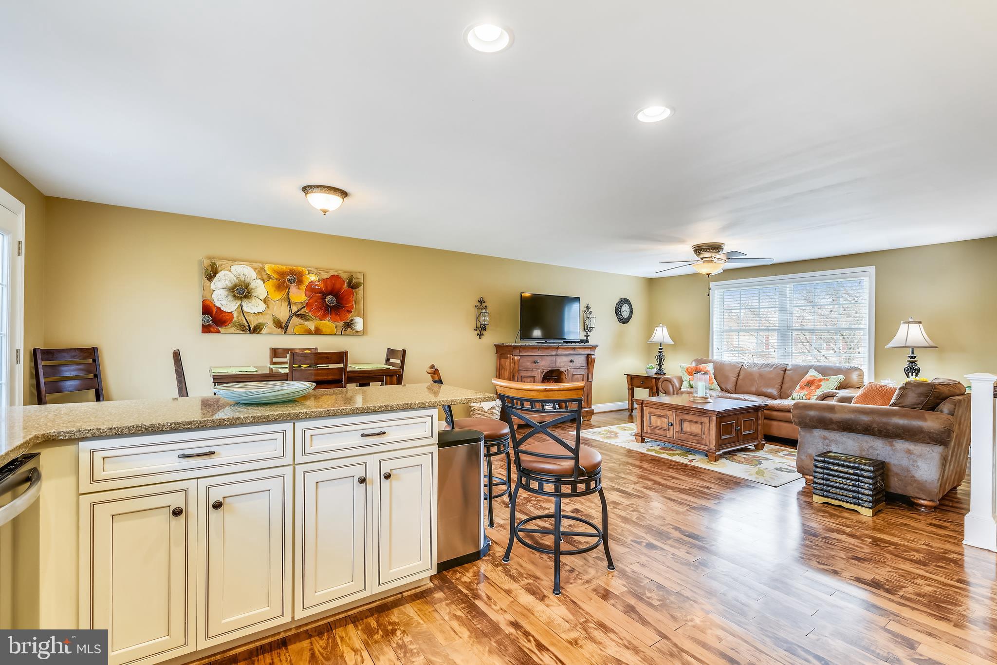 136 Magnolia Road Sterling, VA 20164 - Photo 14 of 52 Gallery Image 14