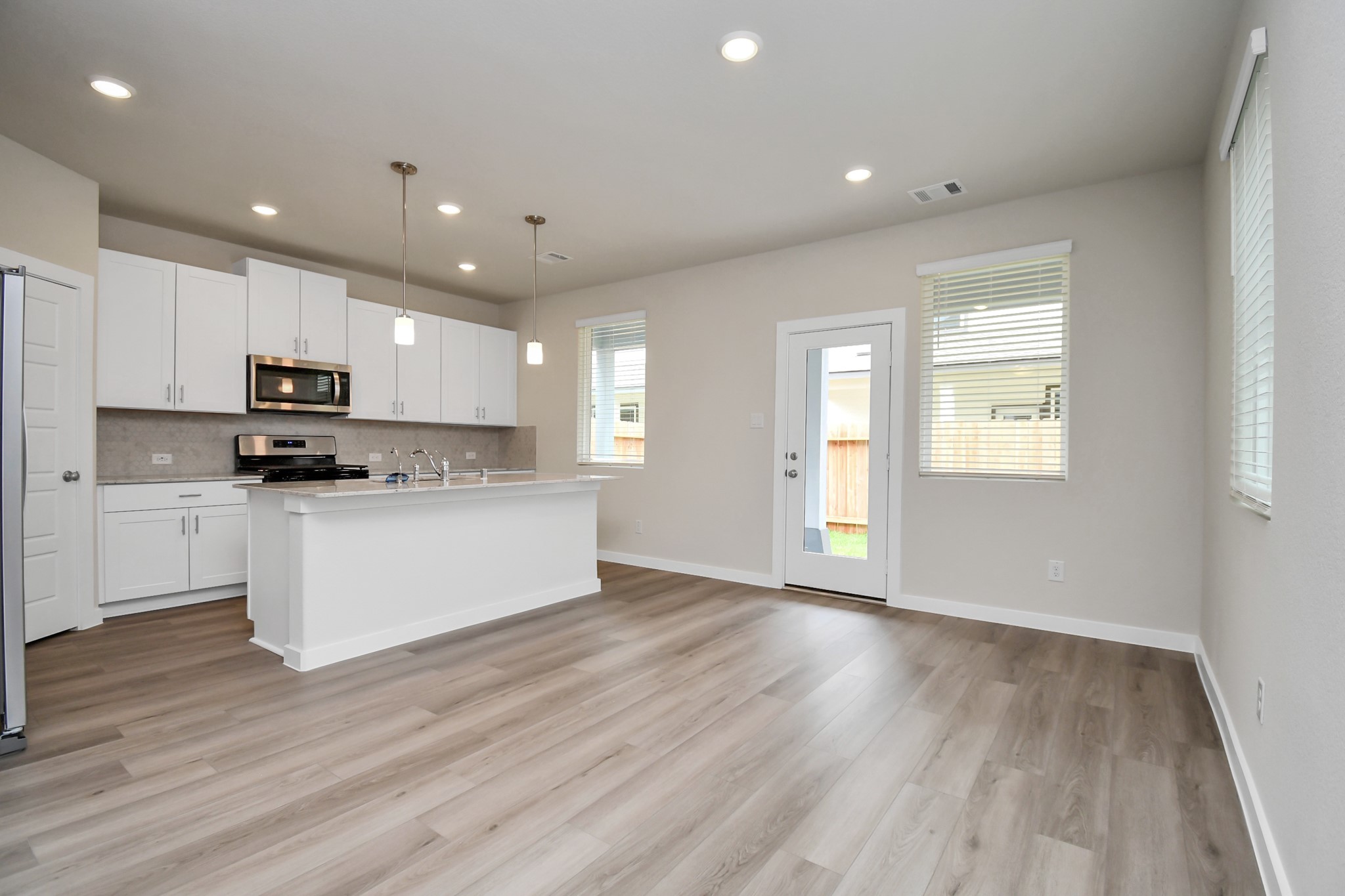 8408 Rising Stream Drive Houston, TX 77063 - Photo 13 of 39
