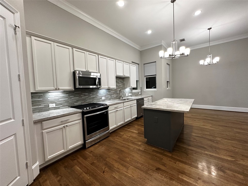 1621 Shearn Street Houston, TX 77007 - Photo 10 of 45