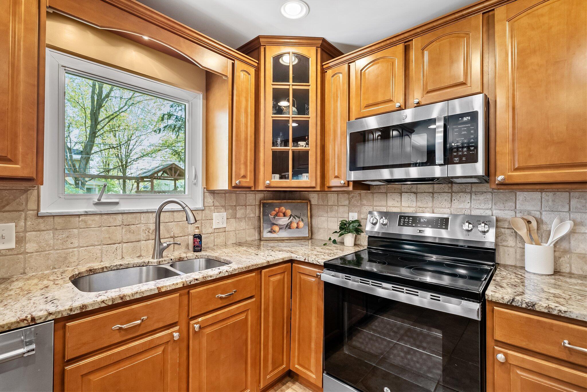 1269 Windham Road Columbus, OH 43220 - Photo 16 of 82 Kitchen