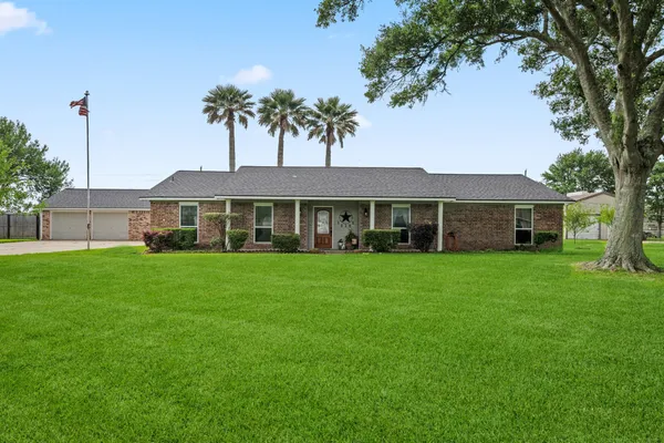$459,000 | 12102 Cherry Point Drive, Mont Belvieu, TX 77535