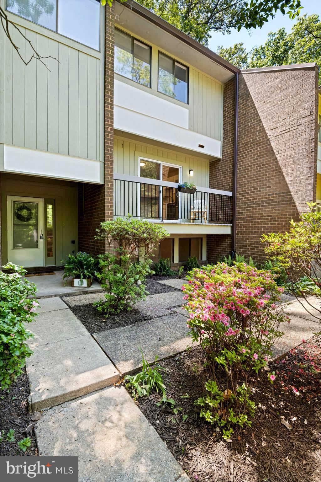 12001 Insha Court Reston, VA 20191 - Photo 4 of 43 Balcony off kitchen