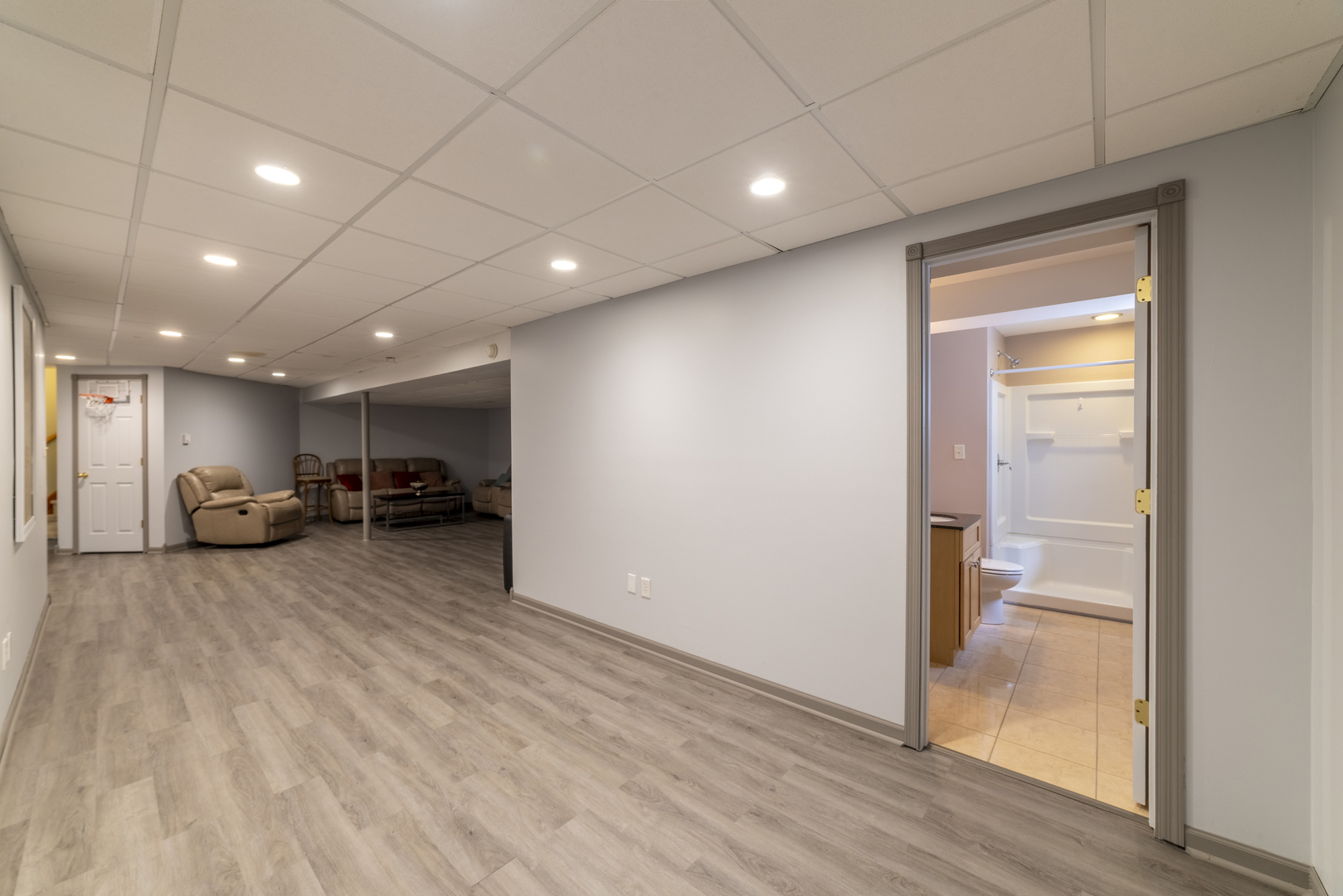 1071 Yamma Ridge New Lenox, IL 60451 - Photo 44 of 51 a view of a hallway with wooden floor