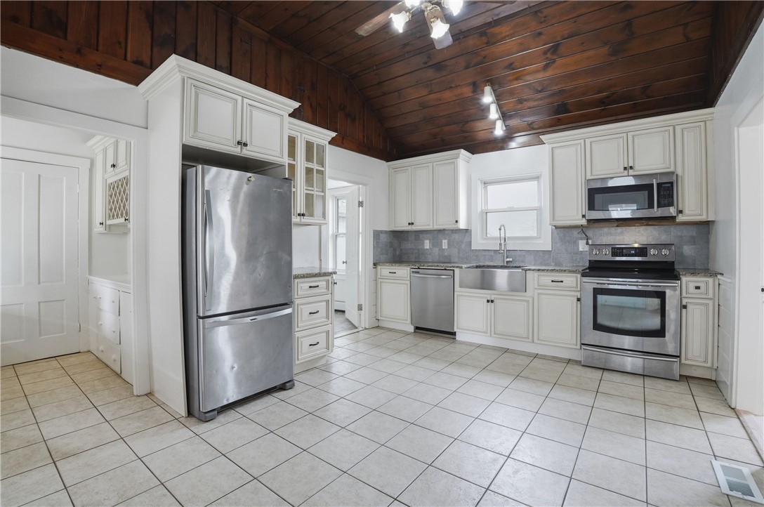 32 Broad Street Burrillville, RI 02859 - Photo 11 of 31