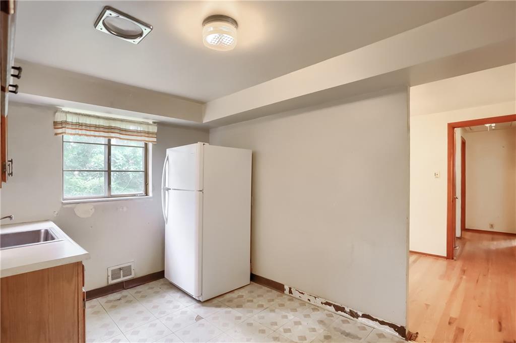 3916 Middleboro Road Pittsburgh, PA 15234 - Photo 6 of 20 Gallery Image 6