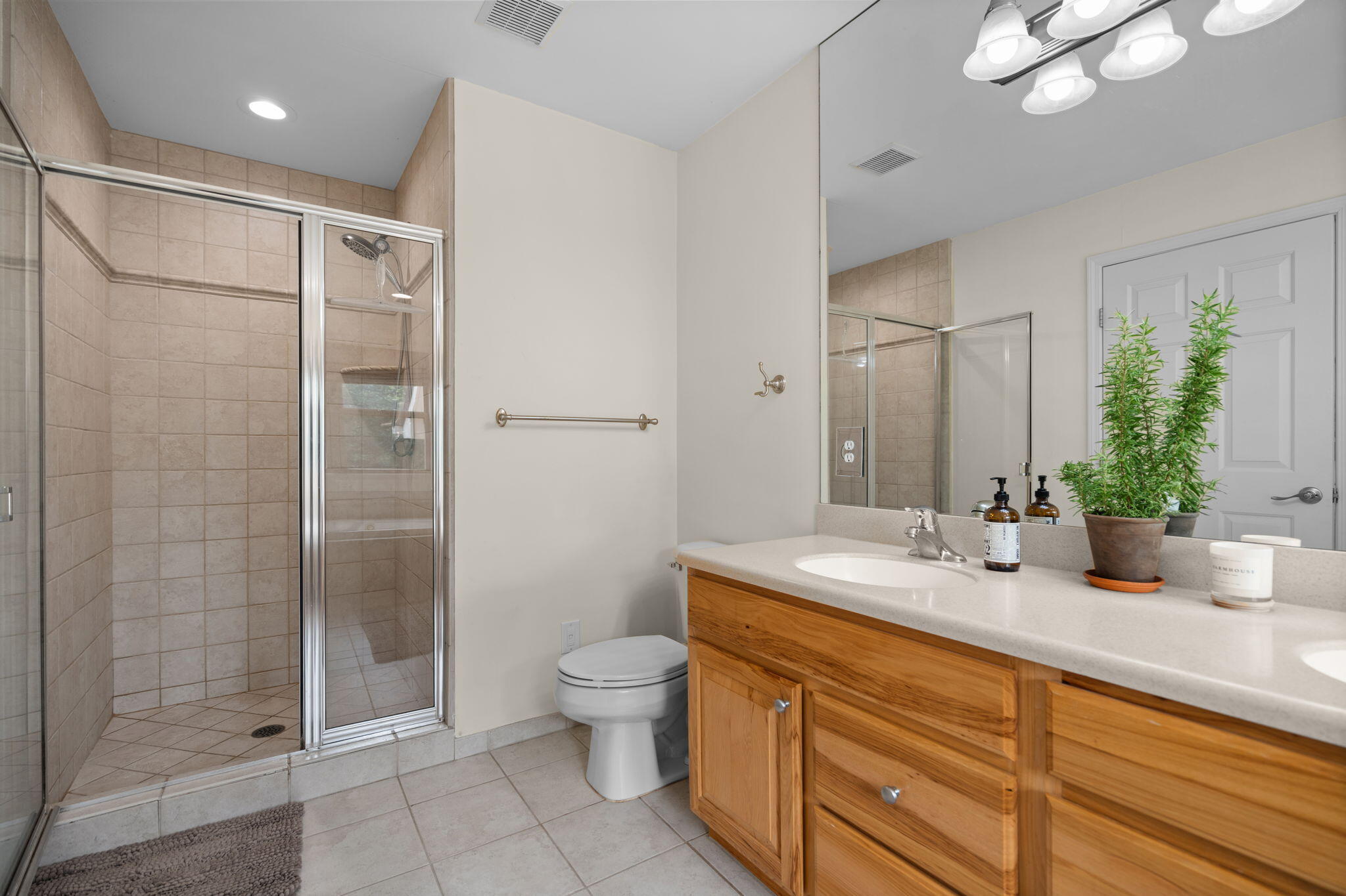 691 Park Lane Road Chelsea, MI 48118 - Photo 28 of 55 Bathroom