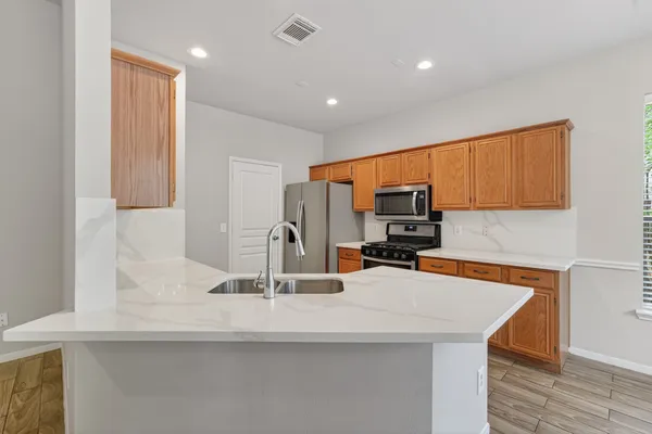 $2,350 | 18 Maize Meadow Place, The Woodlands, TX 77381