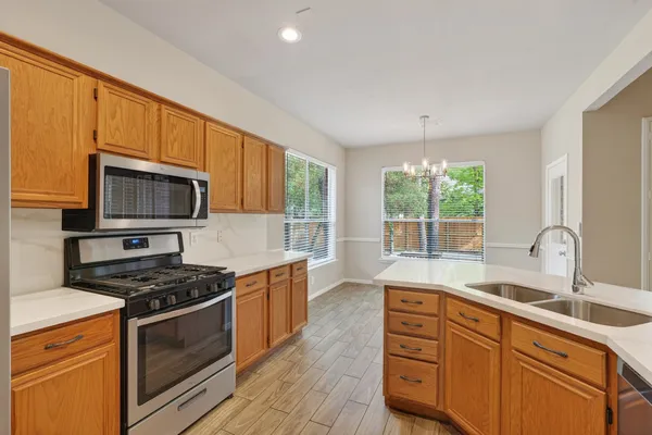 $2,350 | 18 Maize Meadow Place, The Woodlands, TX 77381