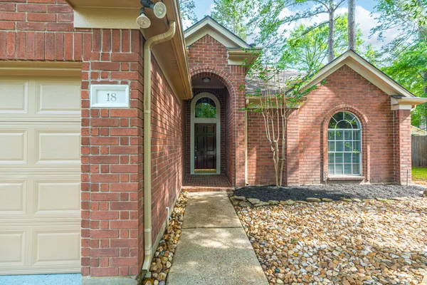 $2,350 | 18 Maize Meadow Place, The Woodlands, TX 77381