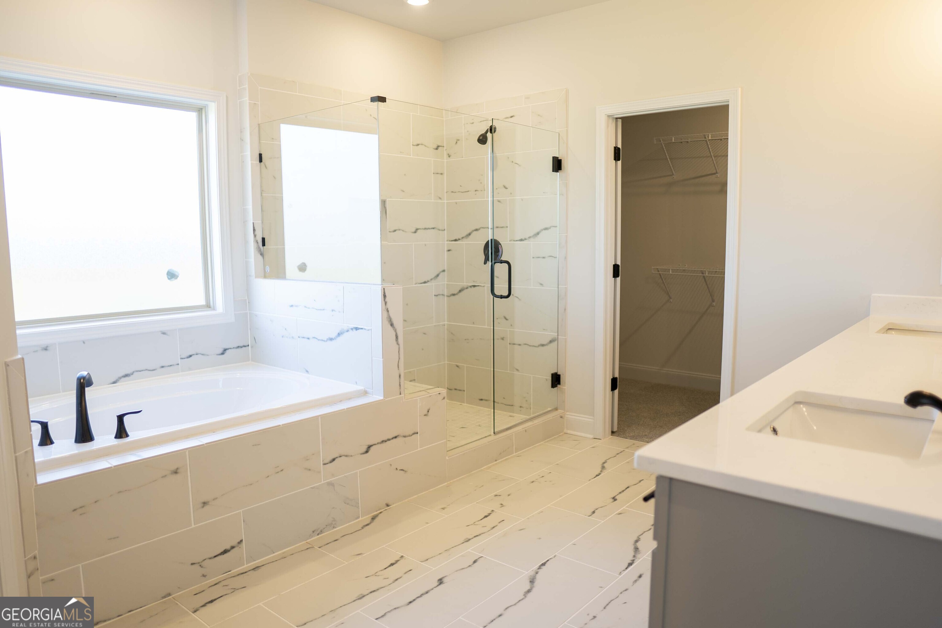 600 Beaver Court Perry, GA 31069 - Photo 33 of 48 a bathroom with a tub sink and mirror