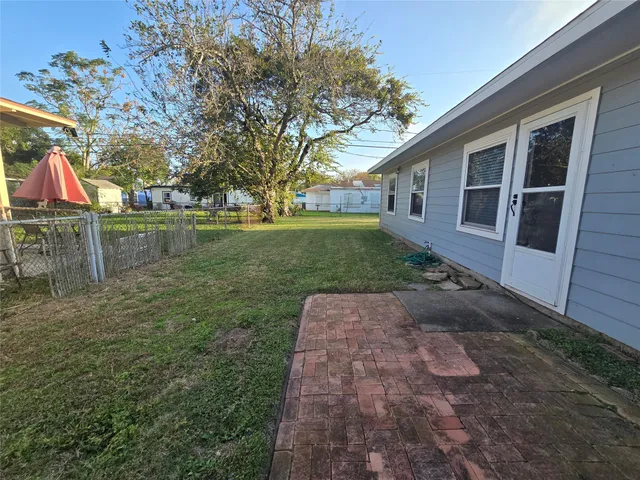 $1,799 | 107 Tarpon Avenue, Galveston, TX 77550