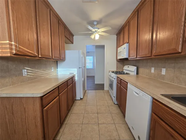 $1,799 | 107 Tarpon Avenue, Galveston, TX 77550