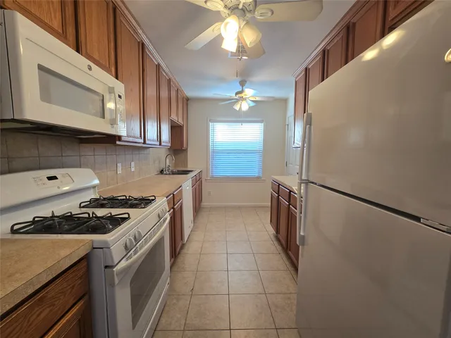 $1,799 | 107 Tarpon Avenue, Galveston, TX 77550