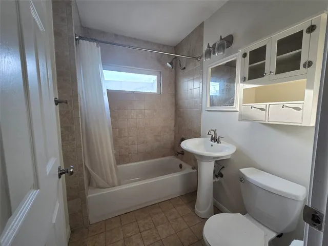 $1,799 | 107 Tarpon Avenue, Galveston, TX 77550