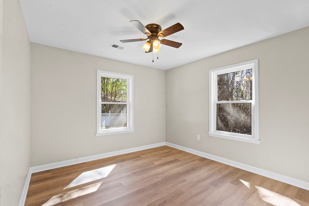 1002 Bucklevel Road Greenwood, SC 29649 - Photo 9 of 17 Gallery Image 9