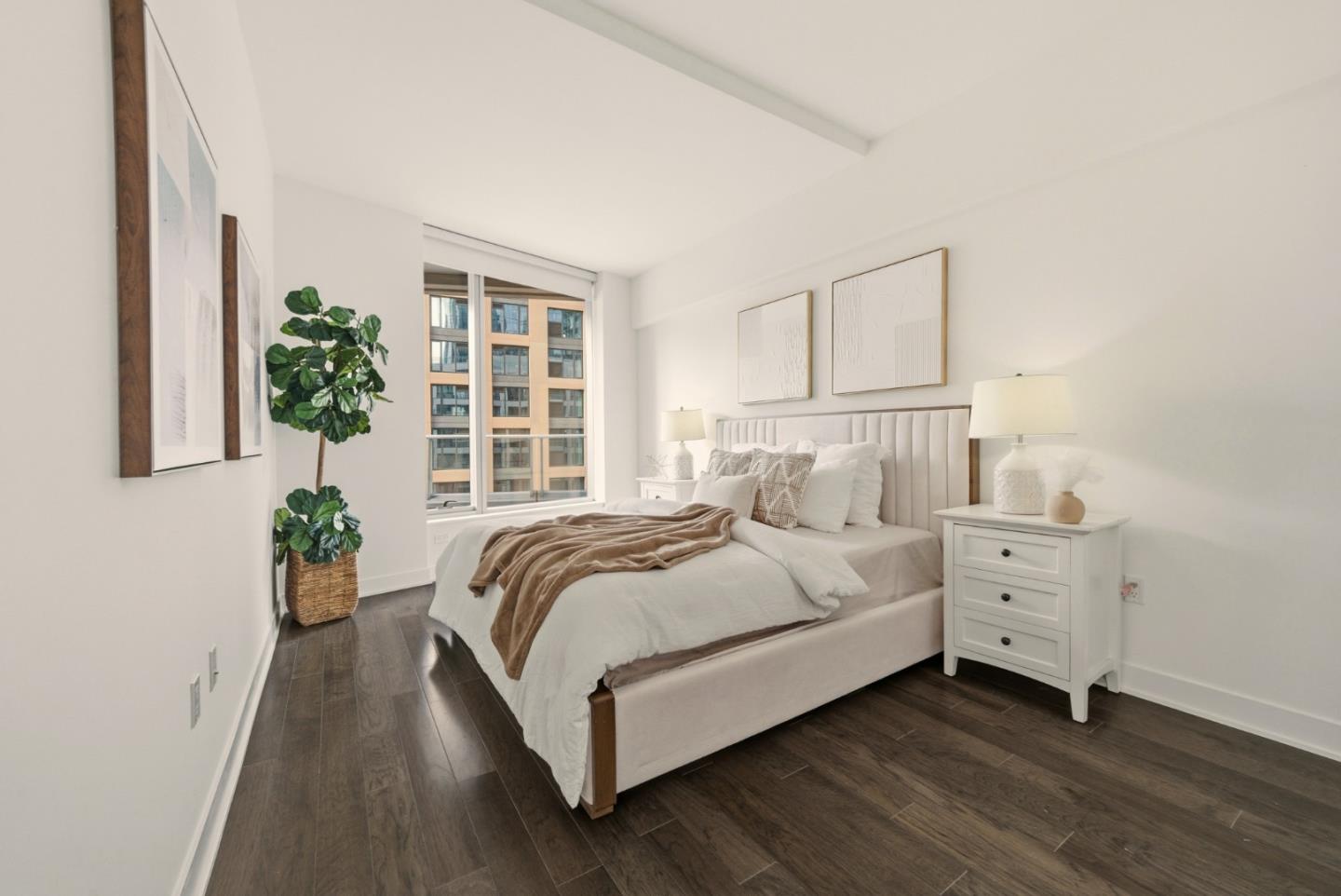 318 Main Street, Unit 6B San Francisco, CA 94105 - Photo 21 of 40 a bedroom with a bed and window