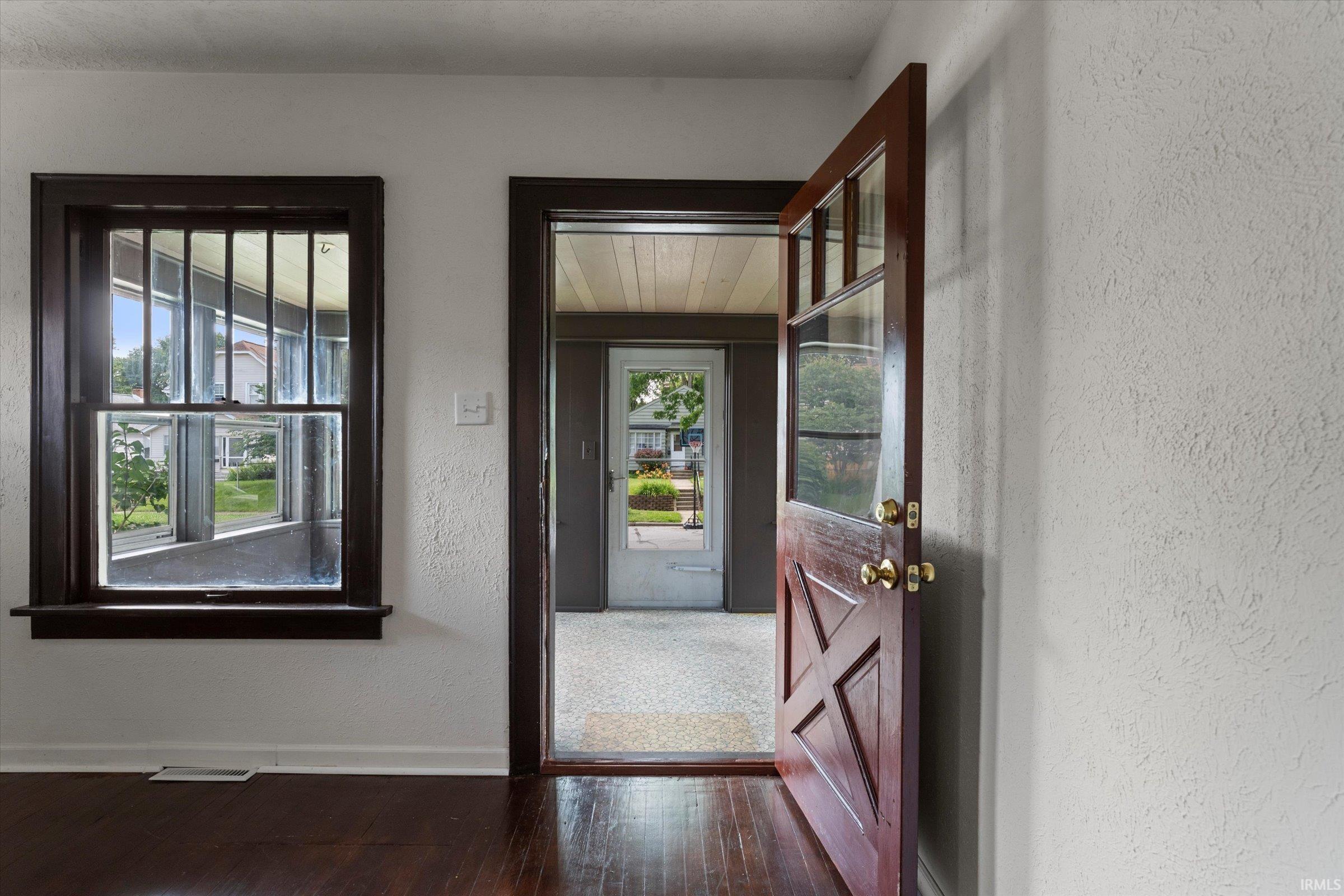 809 East Victoria Street South Bend, IN 46614 - Photo 4 of 45