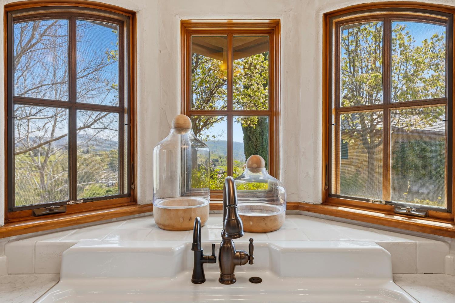2581 Shirland Tract Road Auburn, CA 95603 - Photo 19 of 61 a living room filled with furniture and a floor to ceiling window