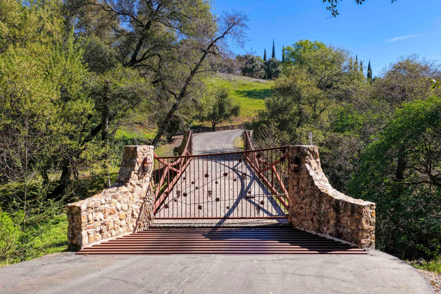 2581 Shirland Tract Road Auburn, CA 95603 - Photo 3 of 61 a view of stairs and yard