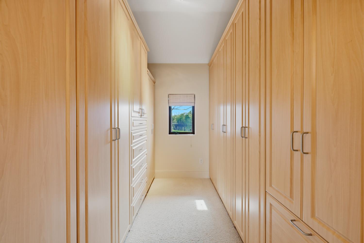 2581 Shirland Tract Road Auburn, CA 95603 - Photo 33 of 61 a view of a hallway with wooden floor and entryway