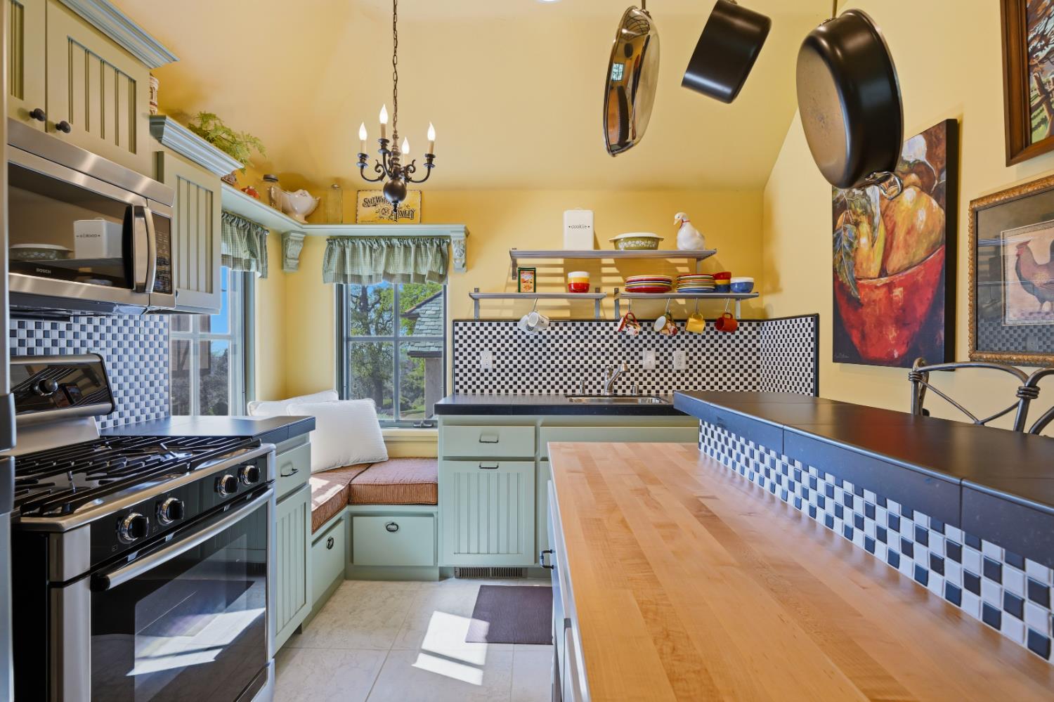 2581 Shirland Tract Road Auburn, CA 95603 - Photo 43 of 61 a kitchen that has a lot of cabinets in it