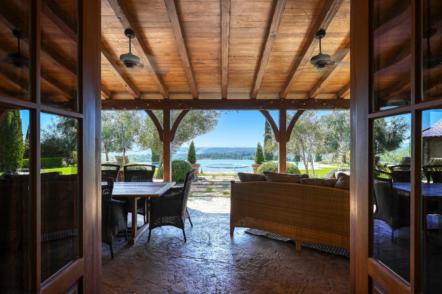2581 Shirland Tract Road Auburn, CA 95603 - Photo 45 of 61 a living room with large windows