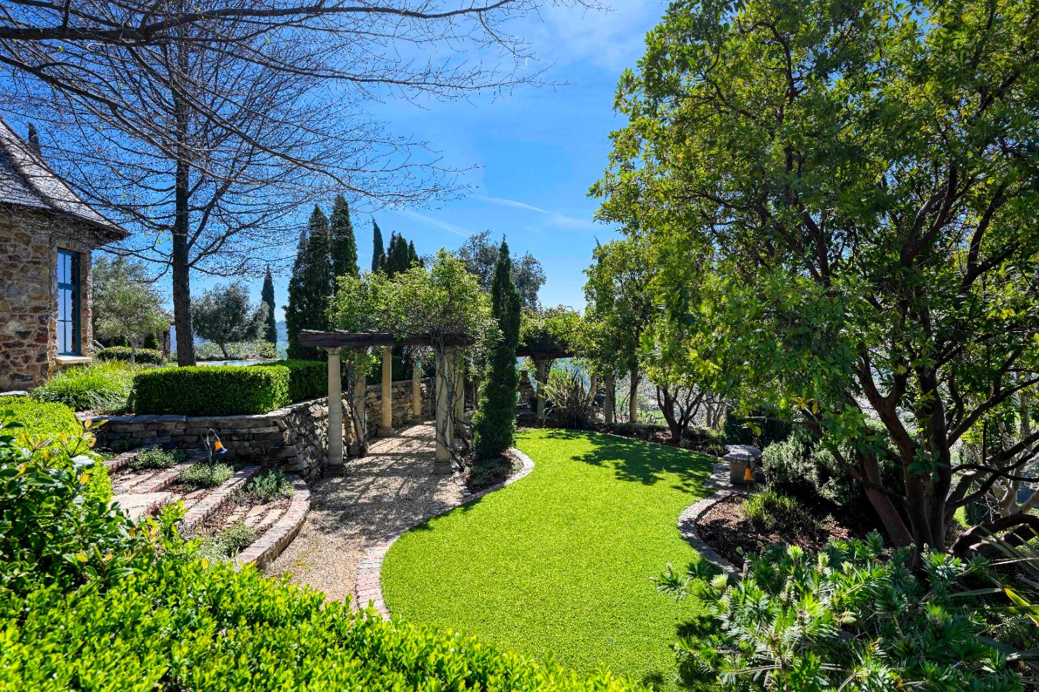 2581 Shirland Tract Road Auburn, CA 95603 - Photo 56 of 61 a garden view with a seating space