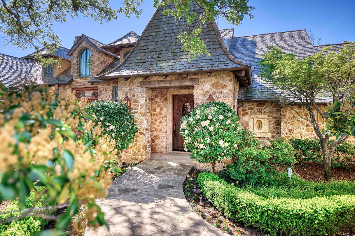 2581 Shirland Tract Road Auburn, CA 95603 - Photo 7 of 61 front view of a house